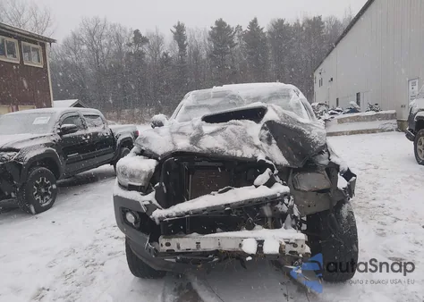 2016 Toyota Tacoma Trd Sport z USA, uszkodzony, nr VIN 5TFCZ5ANXGX015715